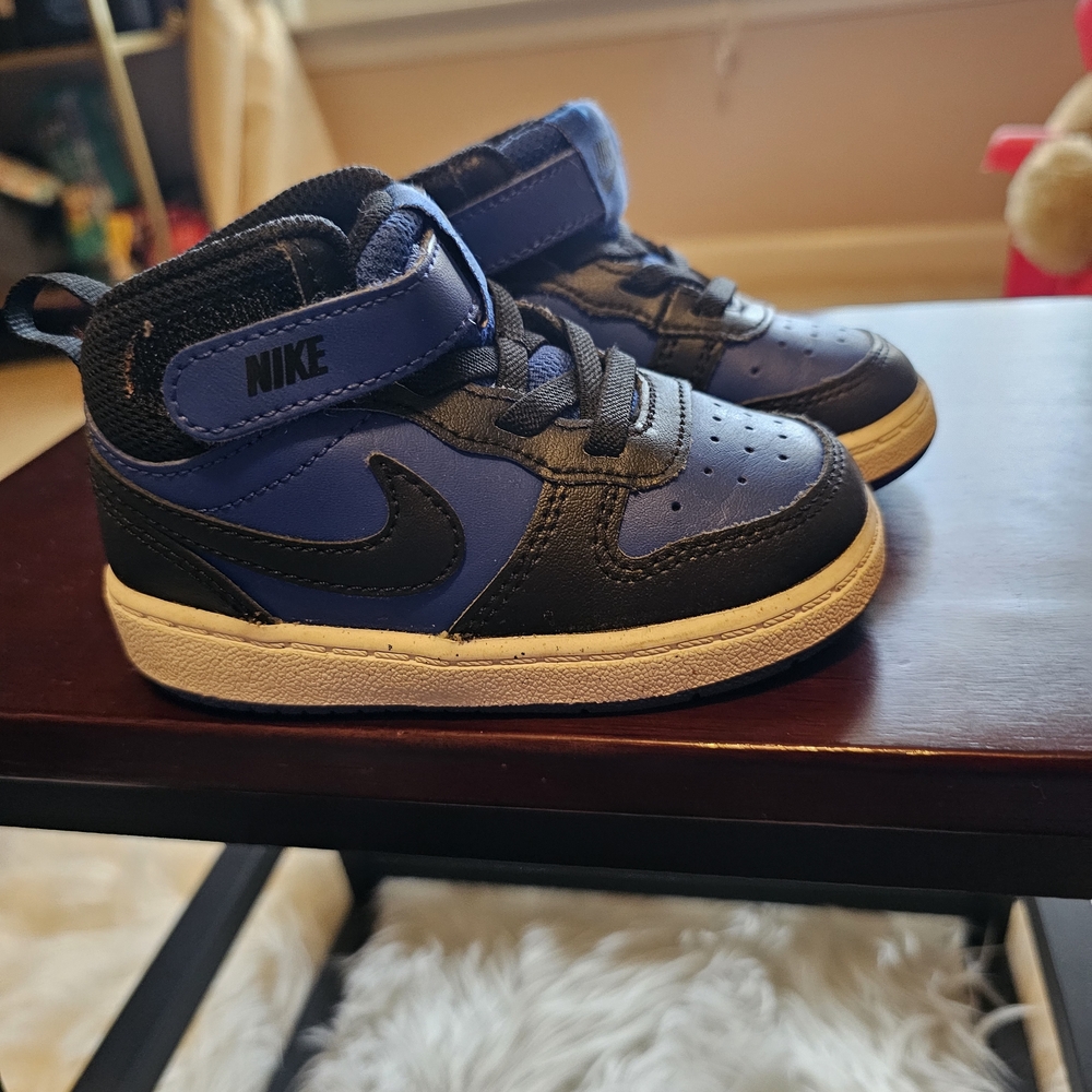 Nike Kids Sneakers in Black and Royal Blue - Picture 3 of 8